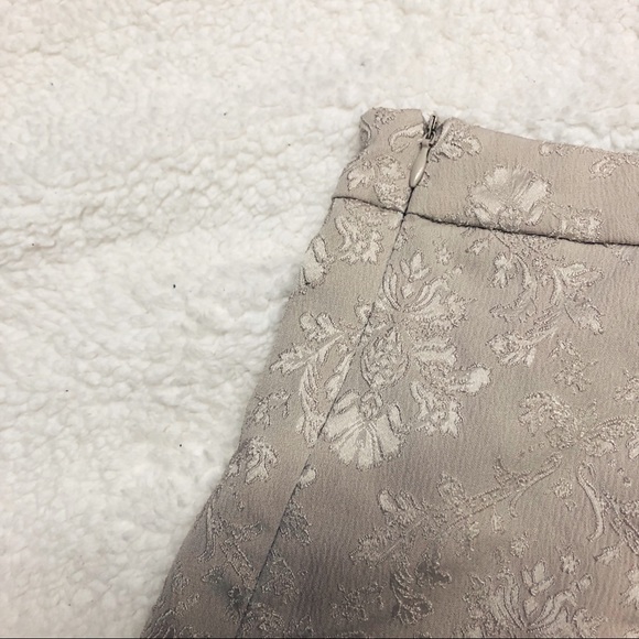 Forever 21 Short Shorts - Picture 3 of 6